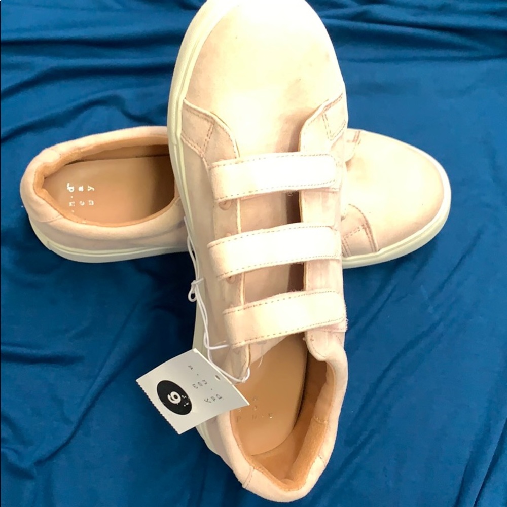 🌸A New Day Sneakers